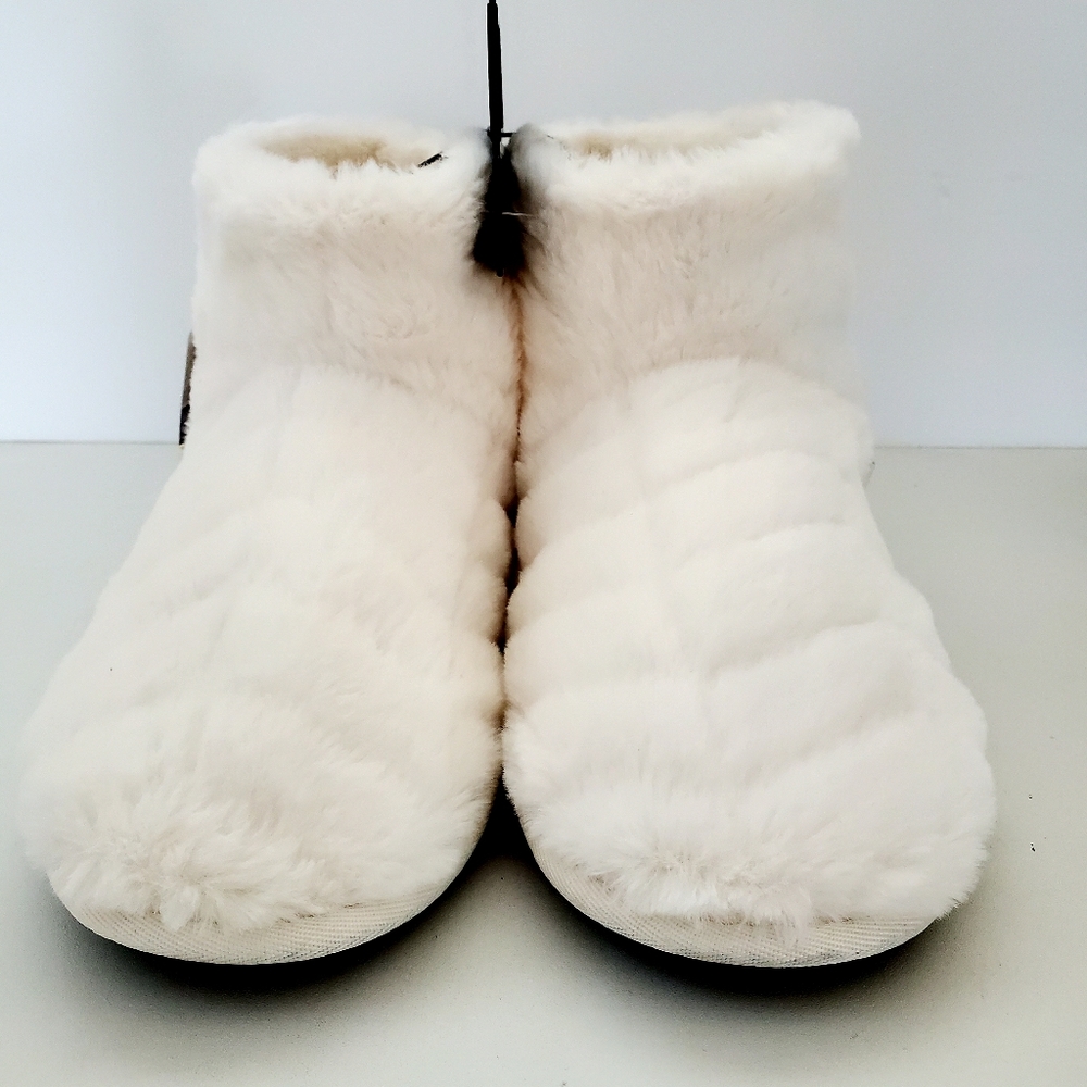 Muk Luks Womens Ivory White Chevron Super Soft Faux Fur Bootie Size 7 - Picture 2 of 7